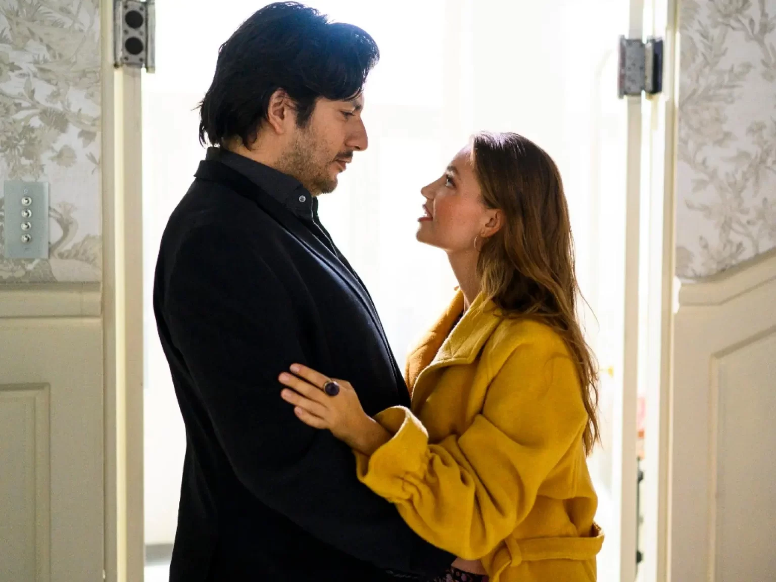 Alles was zählt: Überraschung! Tennis-Star steigt bei AWZ ein