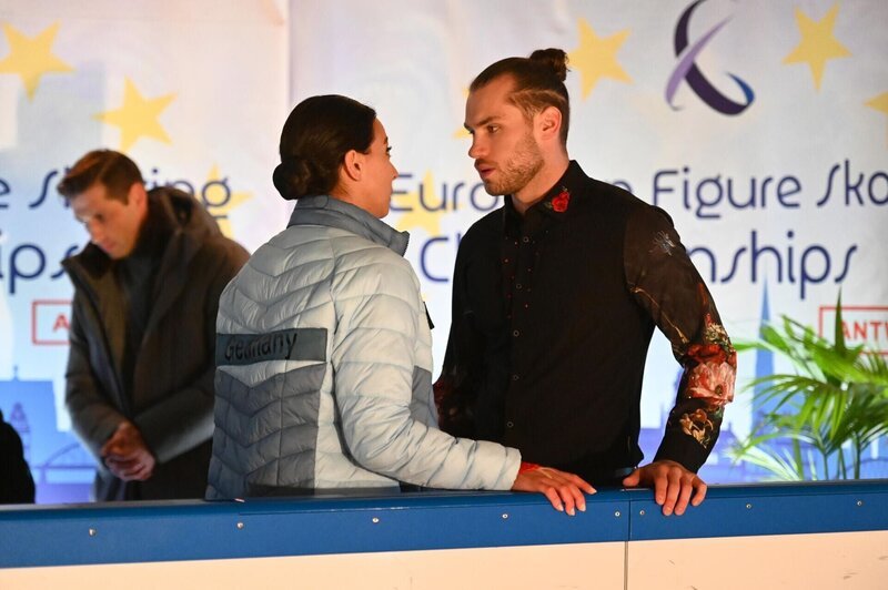 AWZ-Vorschau: Folge 5 vom Donnerstag, Auf Milan ist kein Verlass. Die Entscheidung, ob sie an ihn gebunden sein will, muss Charlie ganz allein treffen.