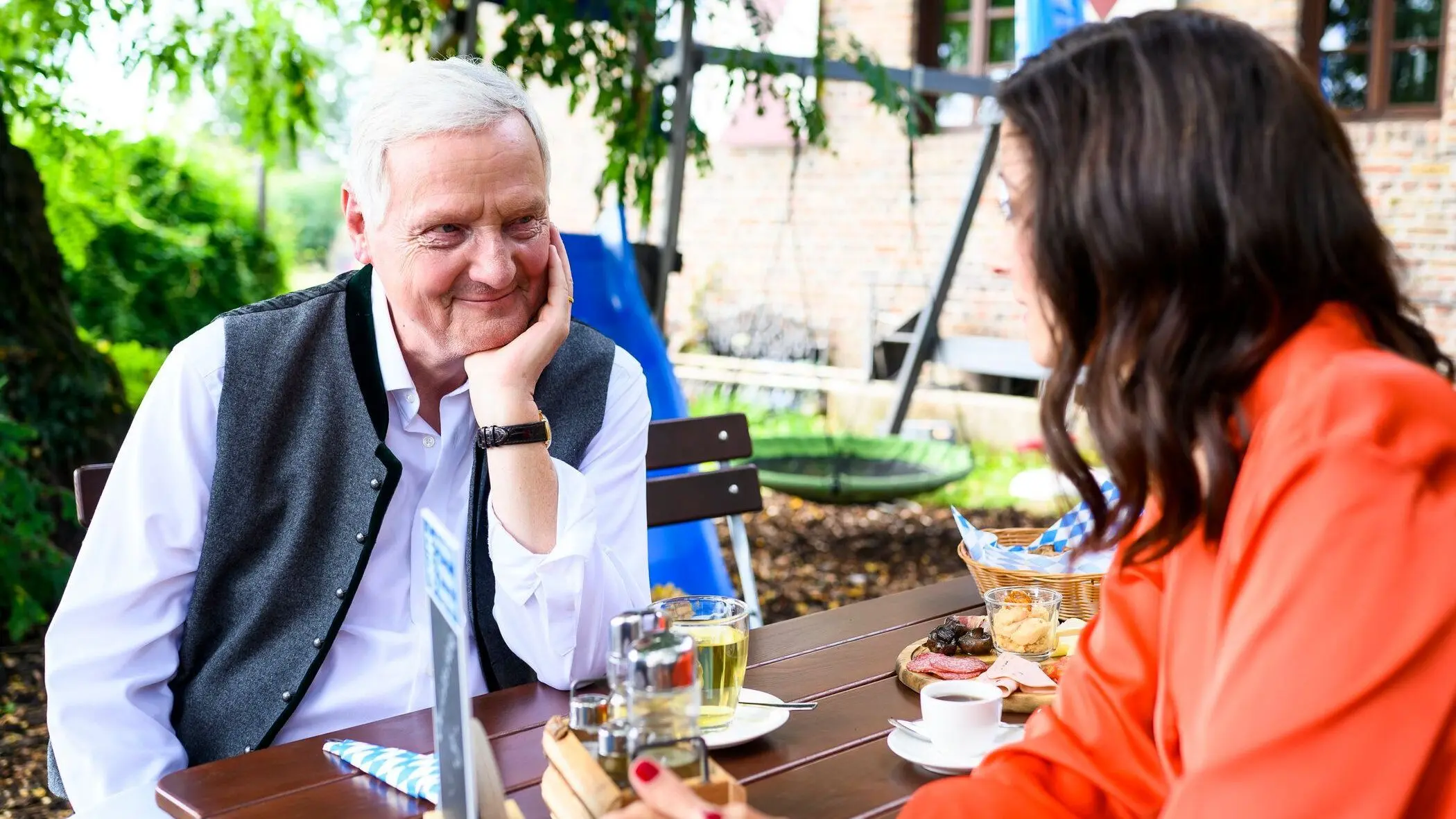 Woher kommt der Ausschlag im ganzen Dorf? – Riesiges Erbe von Tante Elfride! | Die Landarztpraxis