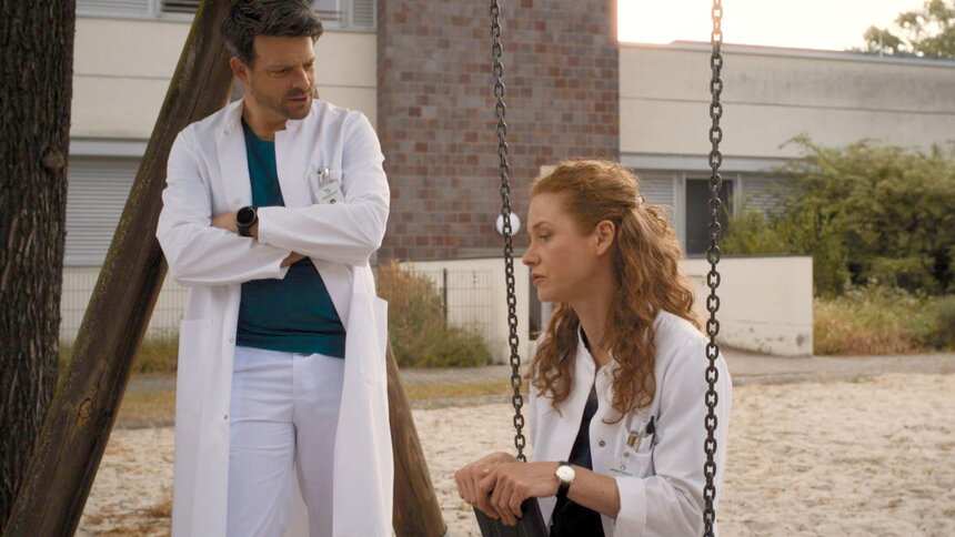 „Spreewaldklinik“: Lea und Erik kommen Mona auf die Schliche. Bricht damit ihre ganze Fassade endgültig zusammen?