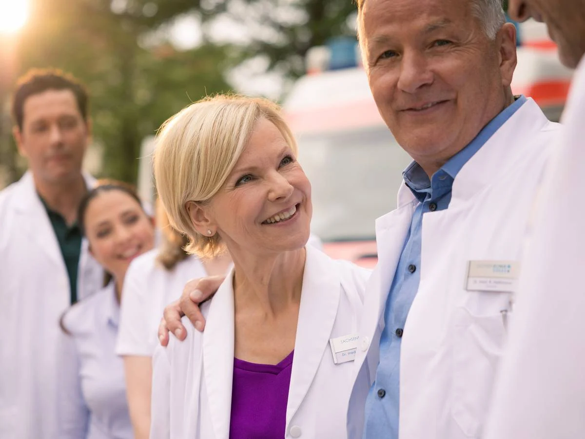 “In aller Freundschaft – Die jungen Ärzte” bei MDR im Live-Stream und TV: Episode 38 aus Staffel 2 der Arztserie