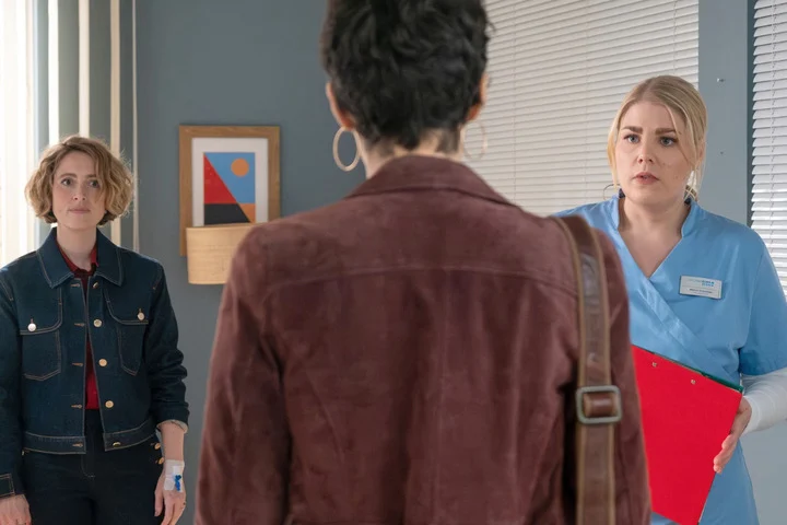 In aller Freundschaft: Miriam kann nicht fassen, wer da plötzlich vor ihr steht!