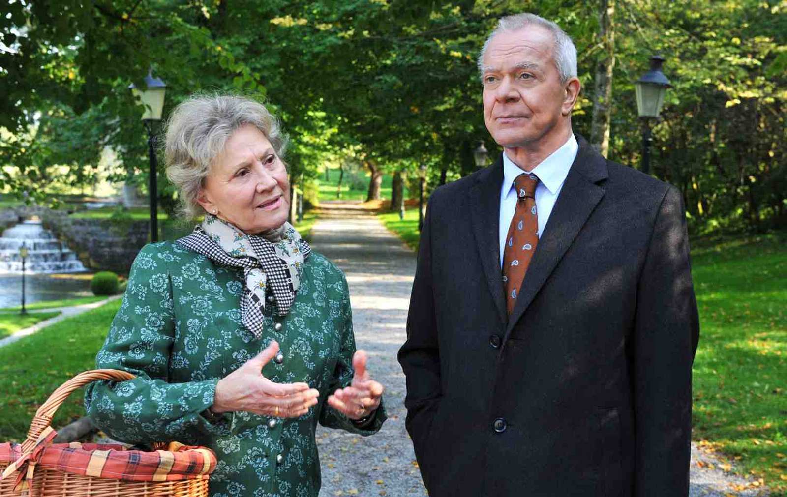 „Sturm der Liebe“: Hildegard verabschiedet SIE unter Tränen am Fürstenhof!