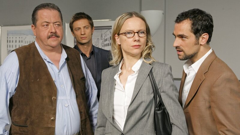 Die Rosenheim-Cops – Staffel 9, Folge 23: Ritt in den Tod – Wenn Vertrauen bricht und die Vergangenheit zuschlägt