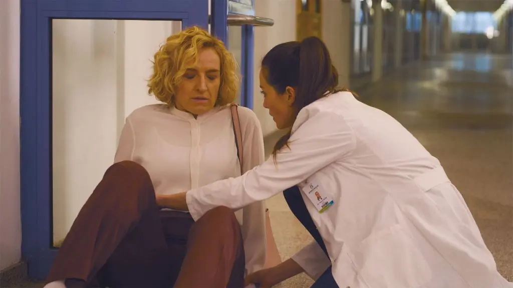 Paul trifft unfreiwillig auf die neue Affäre von Doreen, Dr. Berg und Robert kommen sich näher, Lea und Mona haben Streit – und dann wird auch noch das ein oder andere Geheimnis gelüftet. Das passiert diese Woche in der “Spreewaldklinik”.