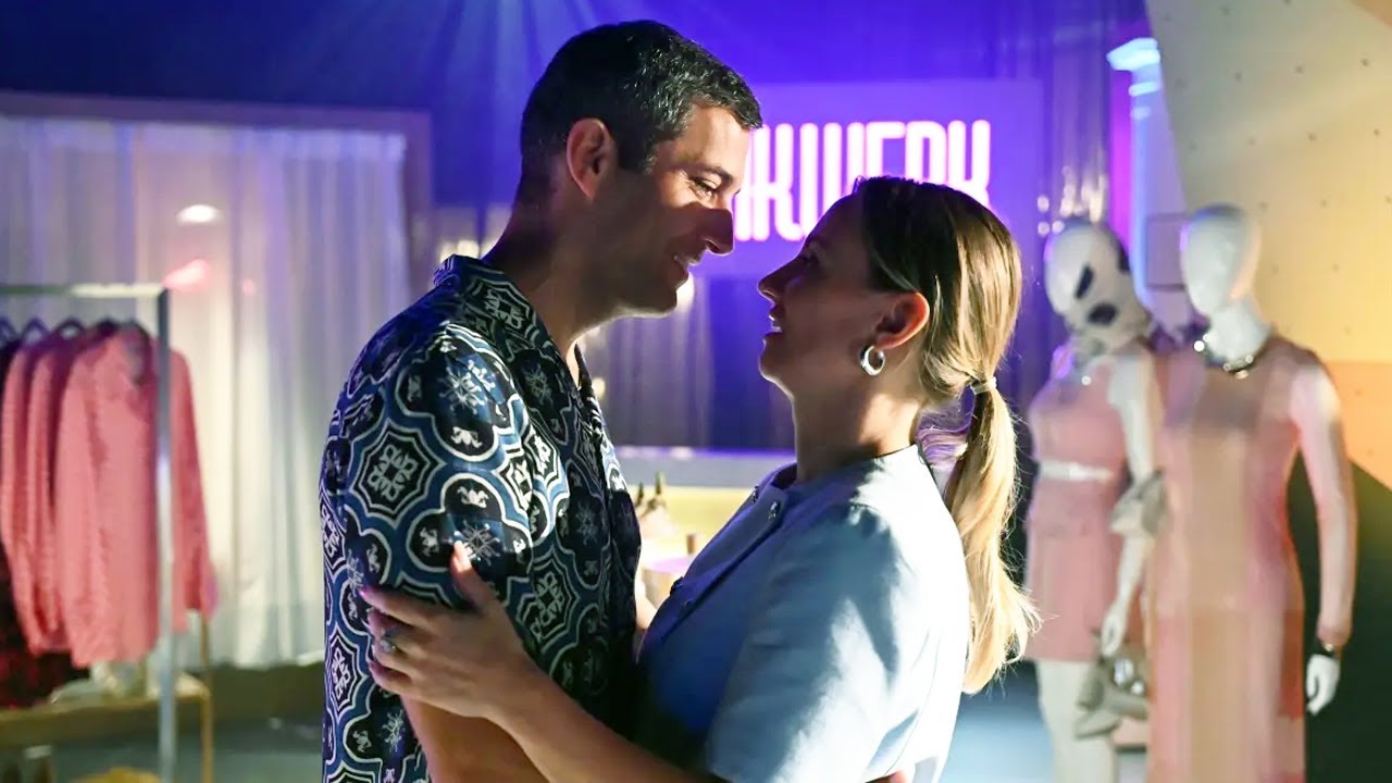 This surprising kiss on 