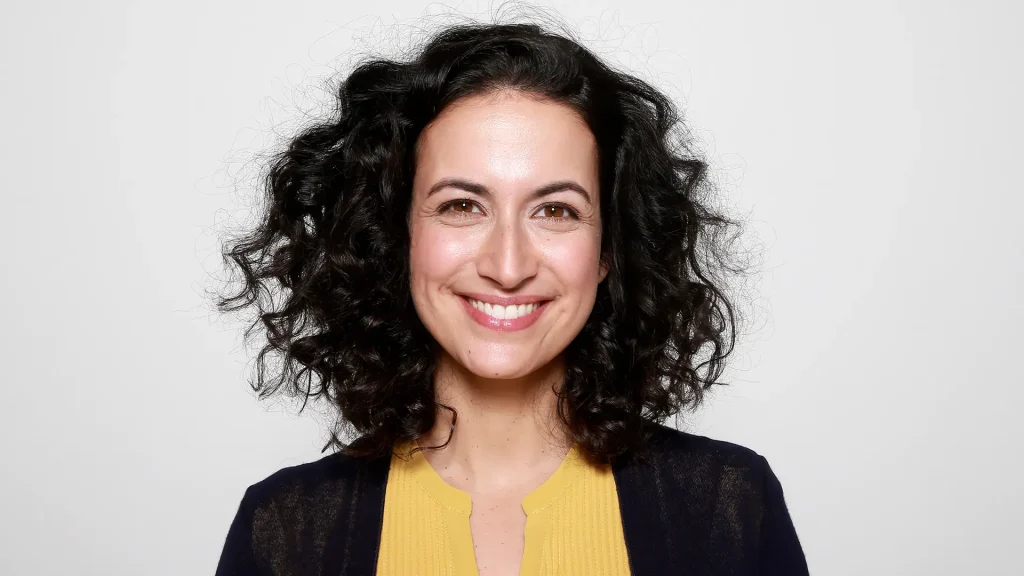 “In aller Freundschaft”-Star Sanam Afrashteh: Ist die Schauspielerin vergeben?