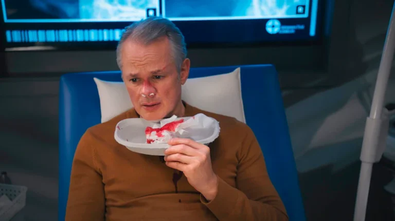 Blutige Wahrheit oder Rettung in letzter Sekunde? „In aller Freundschaft – Die jungen Ärzte“: Paola Kuhnerts Schicksal sorgt für Dramen im Johannes-Thal-Klinikum!