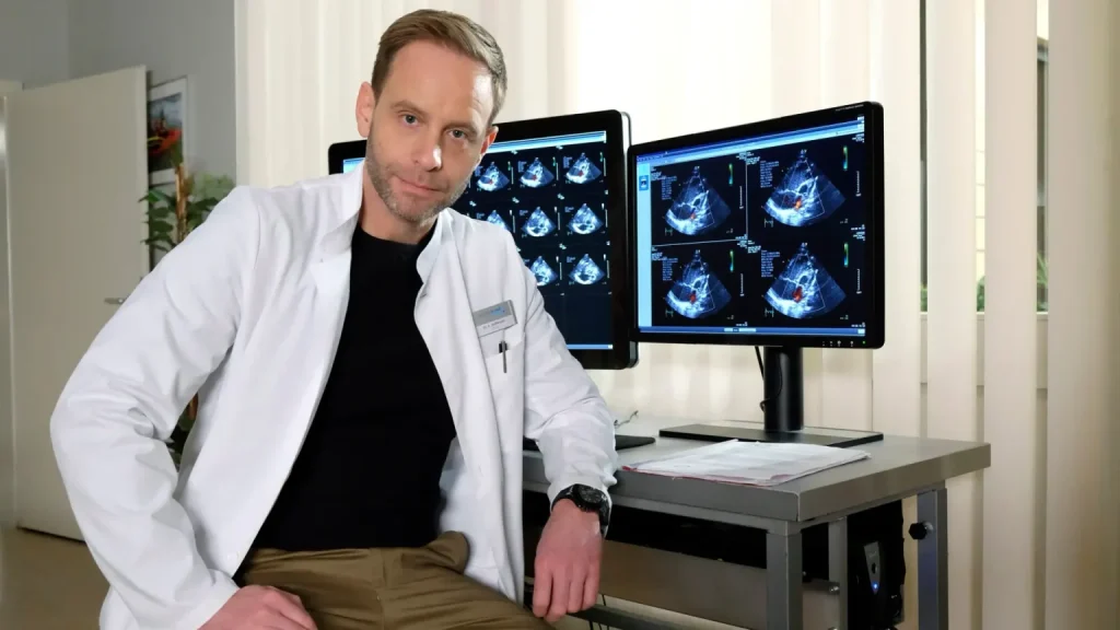 Zwischen Leben und Licht: „In aller Freundschaft“-Star Julian Weigend über seinen Nahtod – Wie Dr. Kai Hoffmanns Darsteller den Tod überlebte und Frieden fand