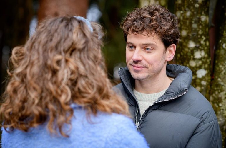 In “Sturm der Liebe” schlägt Katja Markus überraschend vor, mit ihr den “Fürstenhof” zu verlassen. - Sturm Der Liebe News