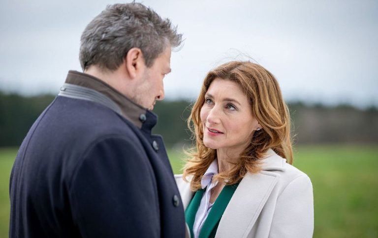 Alexandra bekommt durch Christoph eine Strategie für den Prozess