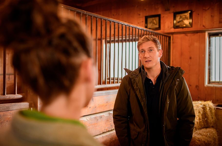 In den kommenden Folgen von „Sturm der Liebe“ spitzt sich die Lage am Fürstenhof dramatisch zu. Besonders Erik muss diesmal einiges ertragen …