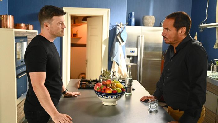 Die beliebte Daily Soap „Alles was zählt“ begeistert täglich seit fast zwei Jahrzehnten mit fesselnden Geschichten rund um Liebe, Ehrgeiz und familiäre Konflikte.