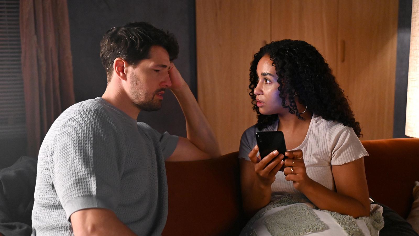 Alles was zählt-SCH0CK: Jan erkennt seine Imani nicht wieder!