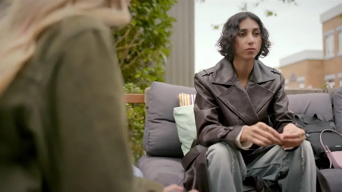 Schluss mit dem Versteckspiel Leyla offenbart sich Elias als seine Chat-Partnerin