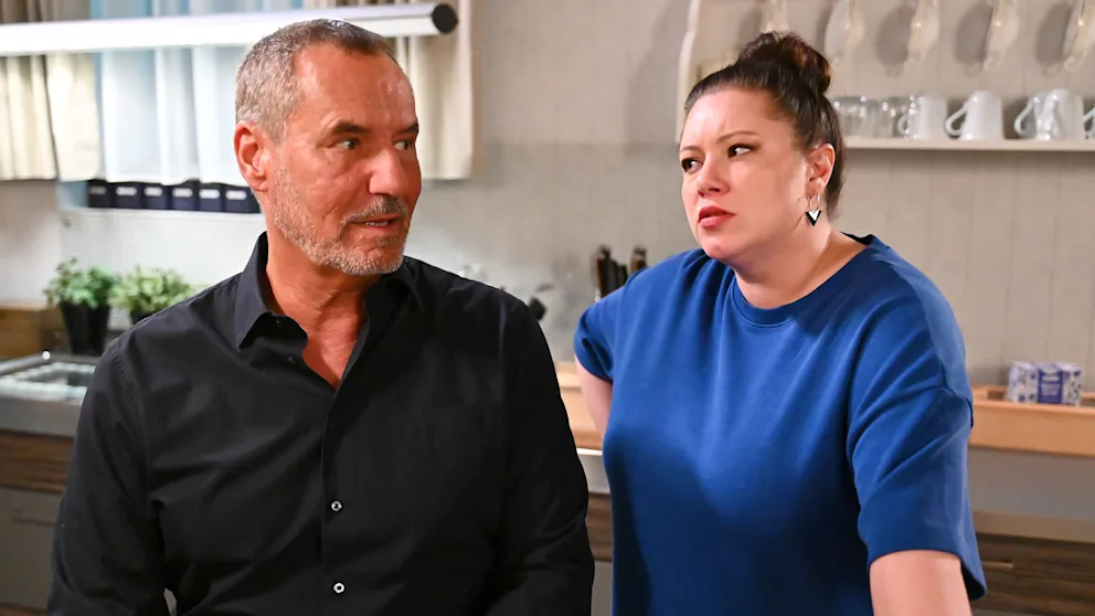 „AWZ“: Vanessa entdeckt etwas in Jans Akte, das alles verändert!