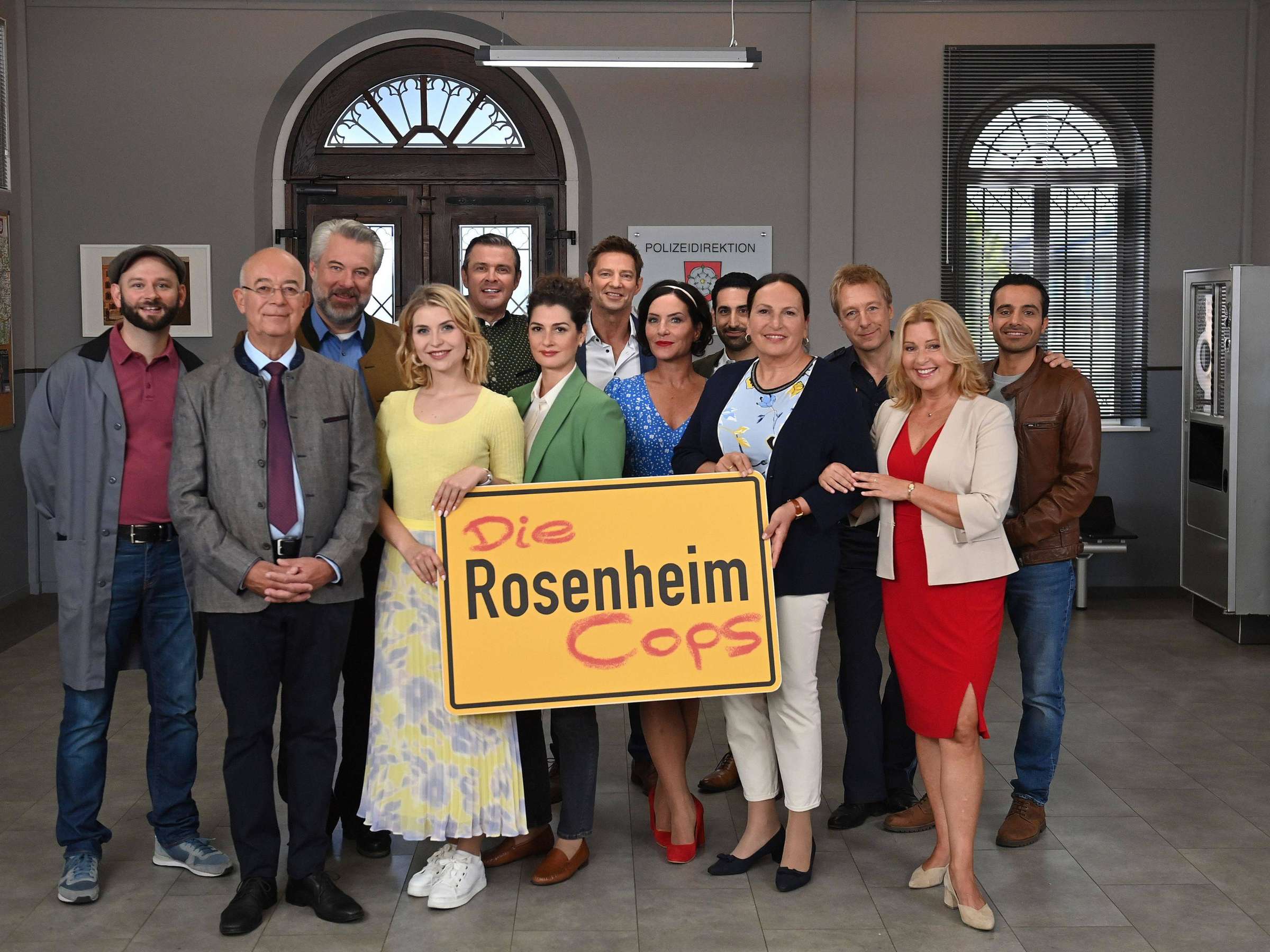 Hass-Nachrichten: „Rosenheim-Cops“-Star nimmt Kollegin in Schutz