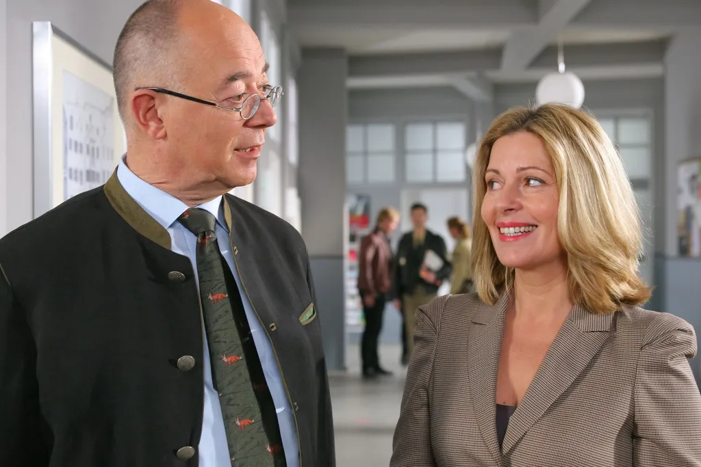 “Rosenheim-Cops”-Stars: So beschreibt Karin Thaler das Team-Gefühl hinter den Kulissen