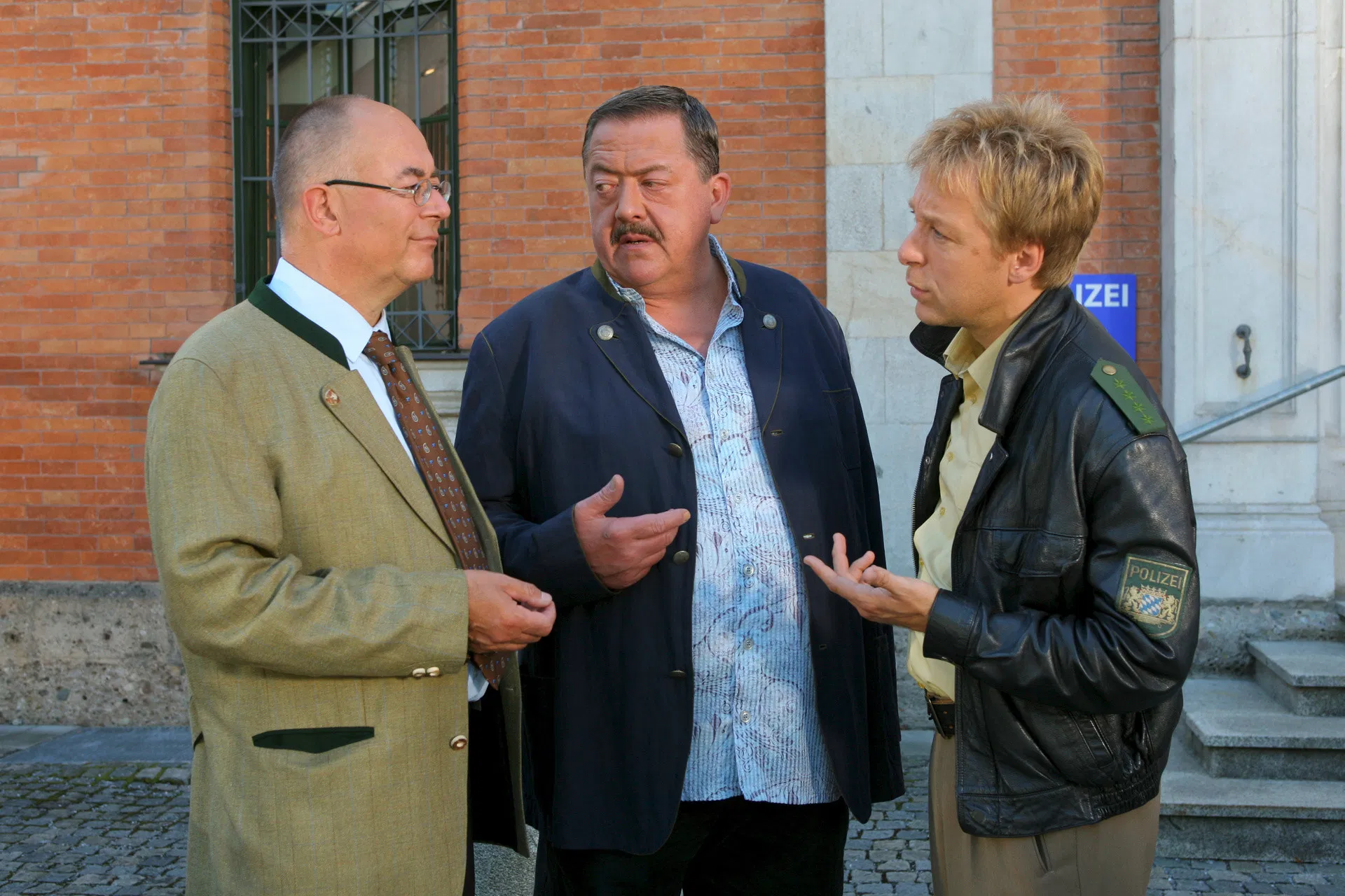 ZDF Die Rosenheim-Cops: Tot im Boot (Staffel 2 Folge 1)