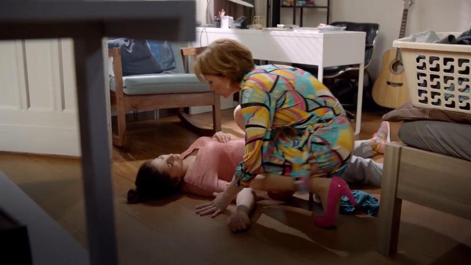 GZSZ: Johns Entscheidung treibt Laura in die Verzweiflung und zu einer unüberlegten Tat!