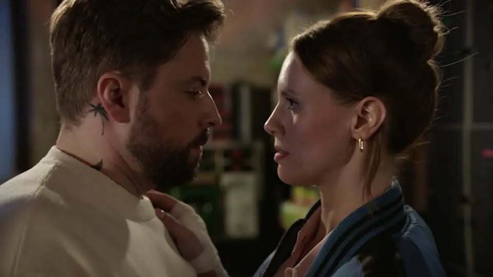 GZSZ: Plötzlich rücken John und Zoe ganz nah zusammen!