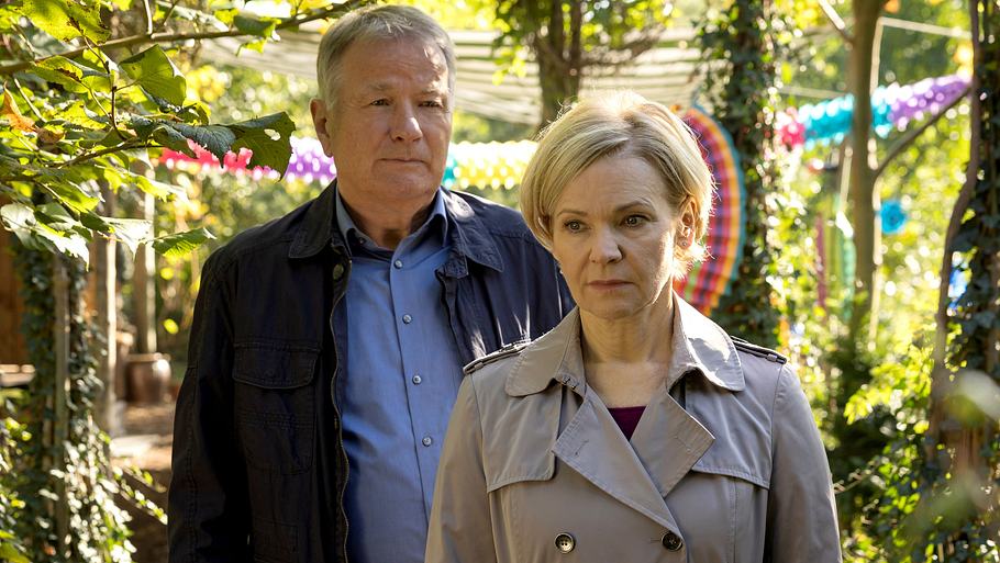 „In aller Freundschaft“-Star neu verliebt? „Bin momentan richtig glücklich“