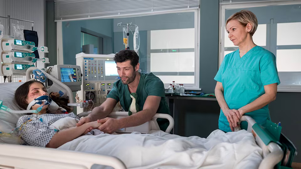 “In aller Freundschaft”-Star Andrea Kathrin Loewig: So wurde ihr spätes Mutter-Glück in die ARD-Serie eingebaut