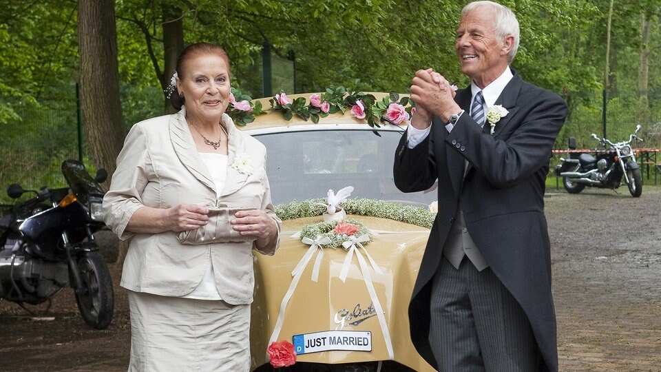 “In aller Freundschaft” heute im Live-Stream und TV: Darum geht es in “Späte Hochzeit”