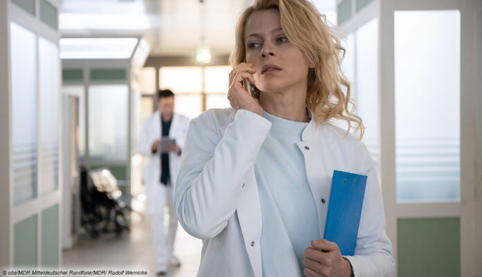 In aller Freundschaft: Isabell Gerschke wird mit 45 Jahren zum dritten Mal Mutter – und der Vater ist niemand Geringeres als…