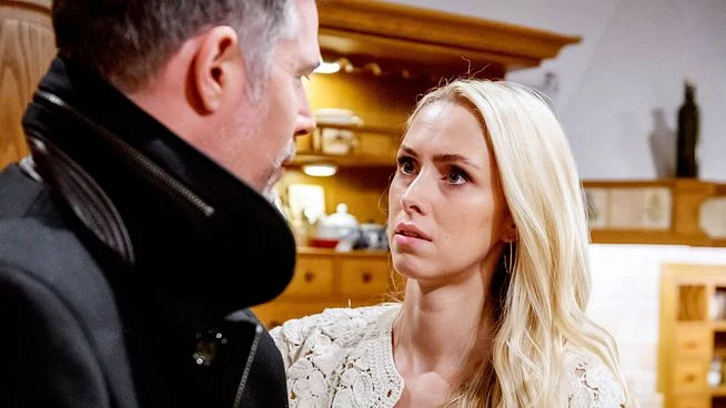 “Sturm der Liebe”-Vorschau heute: Larissa und Yanniks falsches Spiel fliegt auf