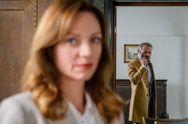 Neuzugang in der Schillerallee: Viola Wedekind, vielen bekannt aus “Sturm der Liebe”, sorgt als neue Ärztin Dana Gülek ab Dezember 2025 für Aufruhr bei “Unter uns”.