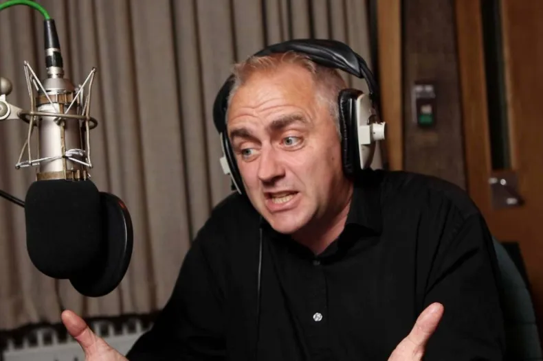 🔥🎤 EASTENDERS BOMBSHELL: Come Dine With Me’s Dave Lamb HIDING a Soap Secret?! 😱📺