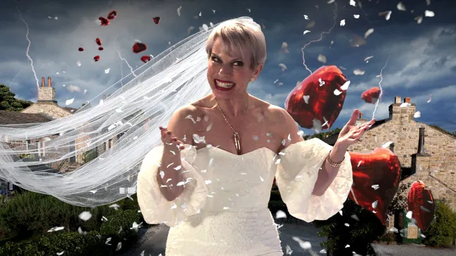 GOOD NEWS !! Coronation Street’s Debbie Webster isn’t going anywhere! After exit fears, a writer finally confirms her future as her dementia journey unfolds — with big storylines still ahead.