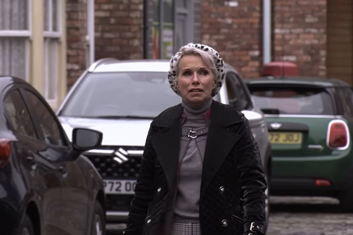 “WEIRD” ERROR EXPOSED: CORRIE FANS ARE FUMING OVER DEBBIE WEBSTER’S LATEST PLOT!